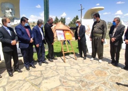 رونمایی کتاب به مناسبت هفته سنندج