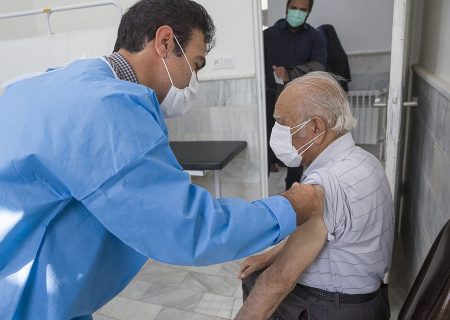 واکسینه شدن هشت هزار سالمند کردستانی علیه کرونا