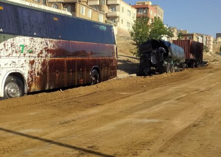 واژگونی تانکر حمل سوخت مازوت در مسیر بلوار دکتر حسینی سنندج