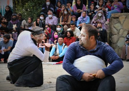 ۱۹ نمایش در اولین روز از جشنواره تئاتر خیابانی مریوان اجرا شد