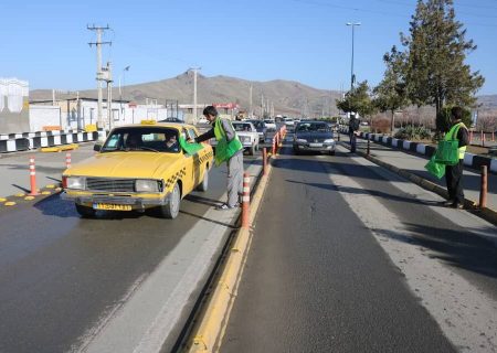 توزیع ۱۰ هزار کیسه زباله در مسیرهای خروجی سنندج