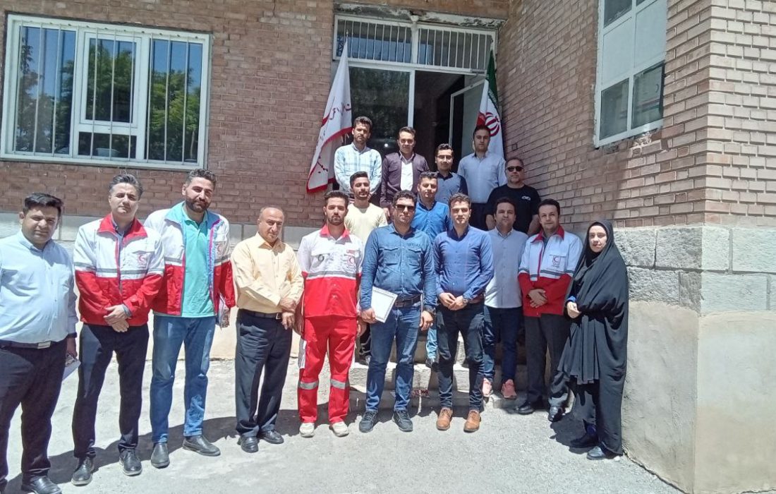 تجلیل از خبرنگاران و فعالان فضای مجازی مریوان توسط هلال احمر