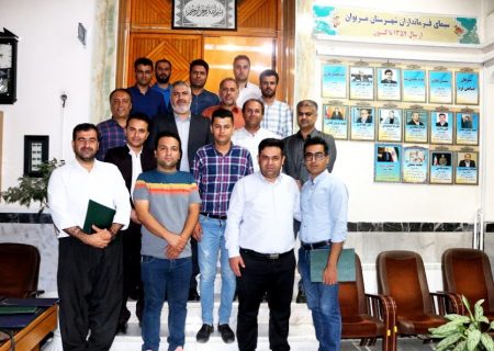 فرماندار مریوان از خبرنگاران تجلیل کرد