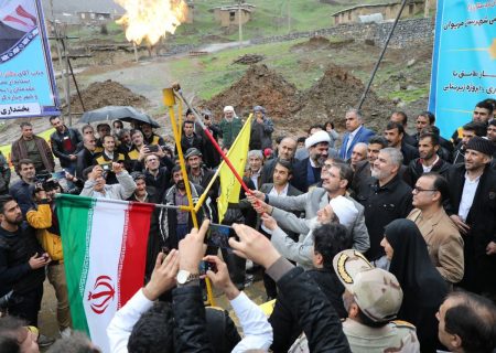 جشن پایان گازرسانی به شهرستان مریوان /بنیاد علوی سال آینده طرح های محرومیت‌زدایی در مریوان اجرا می کند
