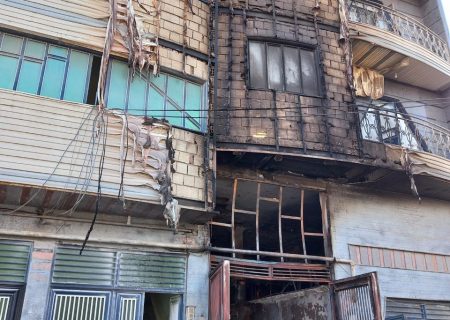 حریق ساختمانی در مریوان/ شهروندان گرفتار در ساختمان نجات یافتند