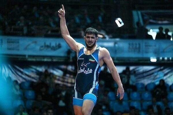 مبین عظیمی از کردستان قهرمان مسابقات بین‌المللی کشتی بلغارستان شد