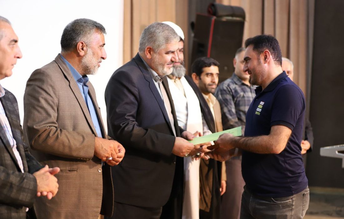 در مراسمی از کارگران نمونه شهرستان مریوان تجلیل شد