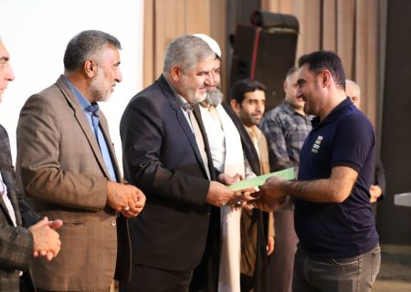 در مراسمی از کارگران نمونه شهرستان مریوان تجلیل شد