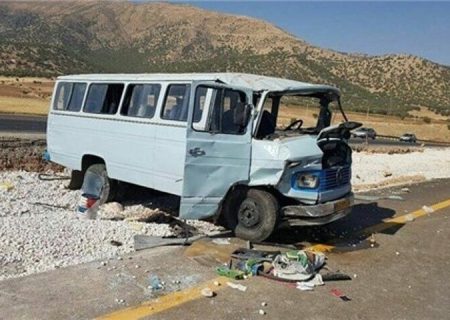 برخوردمینی‌بوس با دیوار تونل باغان در محور سنندج-مریوان ۲۱ مصدوم داشت