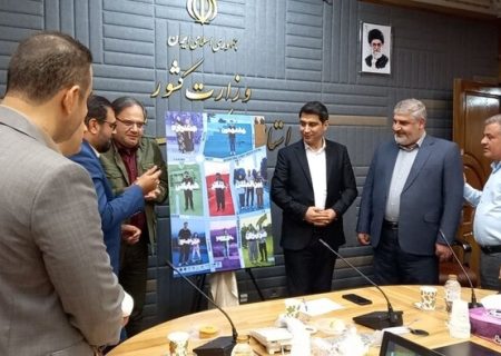 پوستر هفدهمین جشنواره تئاتر خیابانی مریوان رونمایی شد