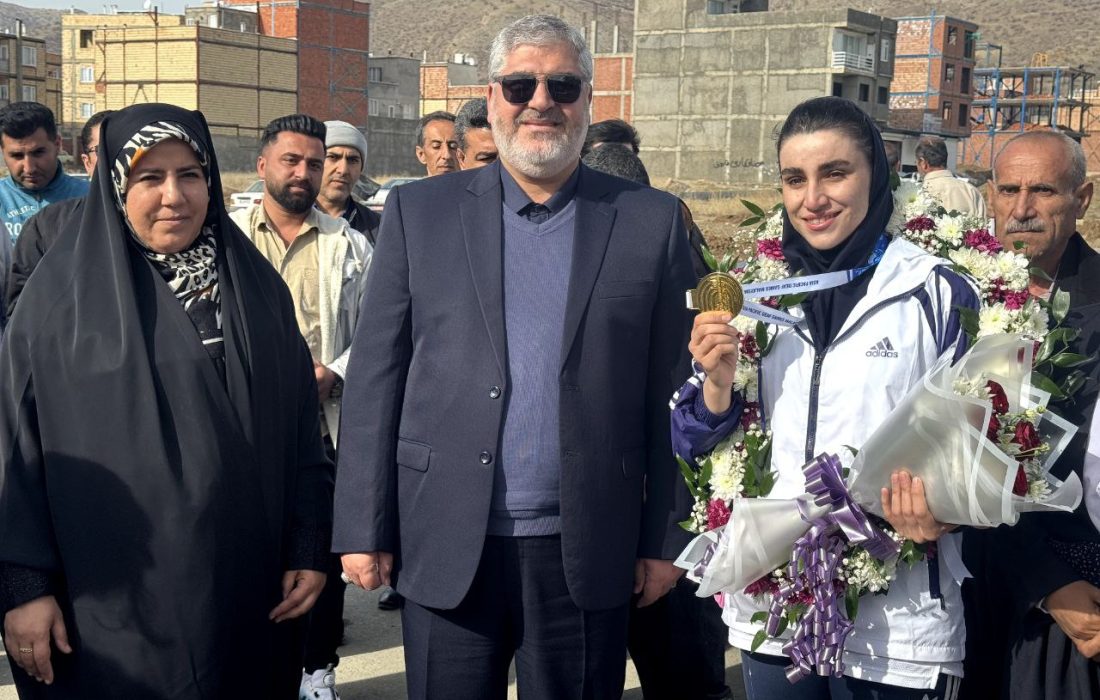 آئین استقبال از “نسیبه شهبازی” بانوی تکواندوکار مریوانی برگزار شد