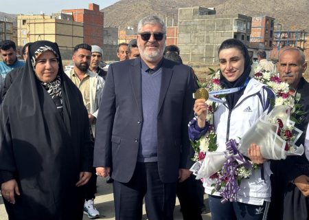 آئین استقبال از “نسیبه شهبازی” بانوی تکواندوکار مریوانی برگزار شد