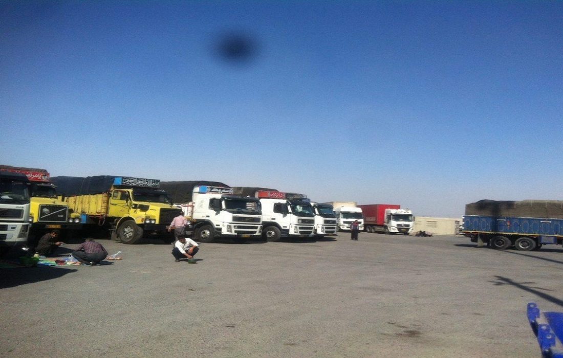 اعتراض رانندگان حامل سوخت در مرز باشماق به کرایه پایین حمل و نقل