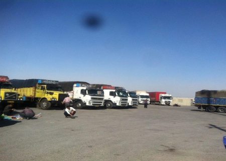 اعتراض رانندگان حامل سوخت در مرز باشماق به کرایه پایین حمل و نقل