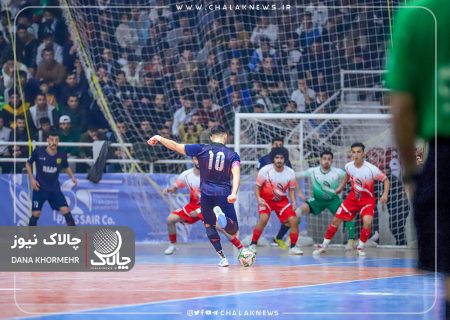 مسابقه وارو انرژی مریوان با رعد پدافند اصفهان در لیگ دسته یک فوتسال