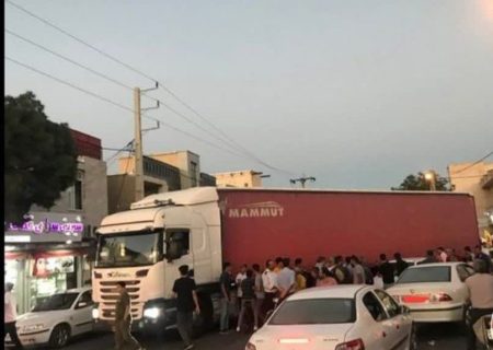  عبور ماشین‌های سنگین از وسط مریوان، معضل جدید شهروندان