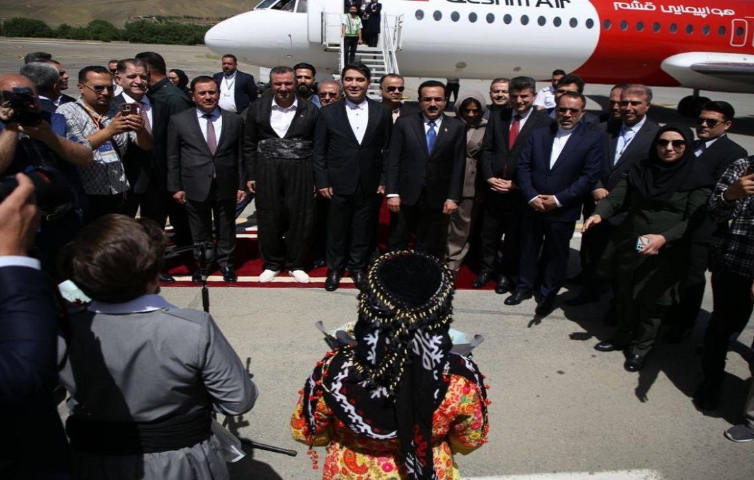 استانداران اقلیم کردستان عراق وارد فرودگاه سنندج شدند