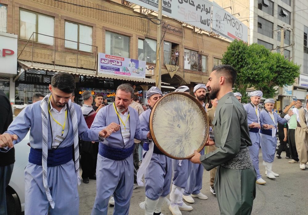 کارنوال خیابانی ششمین جشنواره هه لپه رکی بانه برگزار شد