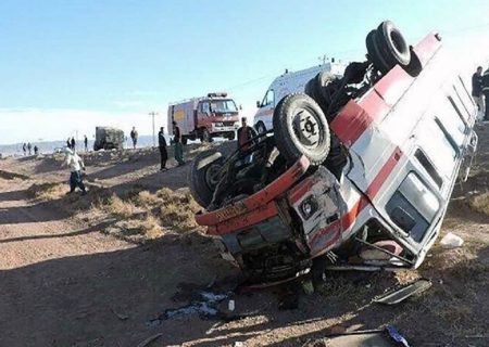 واژگونی مینی بوس حامل تیم کشتی در محور صلوات آباد/۱۴ مصدوم راهی بیمارستان شدند