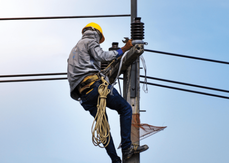 اتصال ۲۴۳ روستای کردستان به شبکه سراسری برق