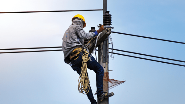 اتصال ۲۴۳ روستای کردستان به شبکه سراسری برق