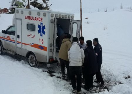 اورژانس مادر باردار کامیارانی گرفتار در برف را نجات داد