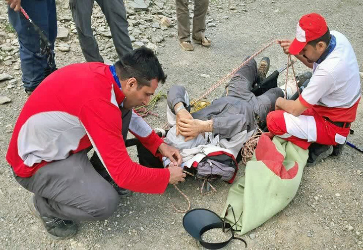 ۲ مصدوم پس از ۹ ساعت تلاش از ارتفاعات چهل چشمه کردستان انتقال یافتند